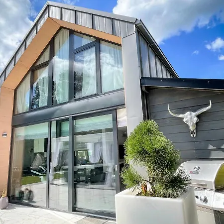 Grey House Miedwie